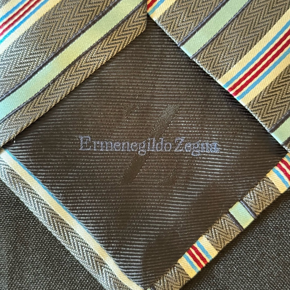 Ermenegildo Zegna fine Italian Seta silk tie - Picture 3 of 3